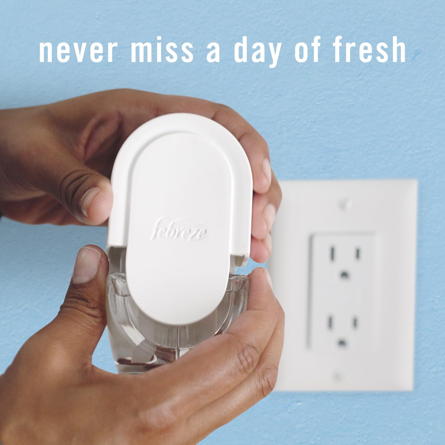 Febreze Odor-Fighting Fade Defy PLUG Air Freshener Baked Cinnamon Apple, Cranberry Crumble, .87 fl. oz. Oil Refill, 2 of Each