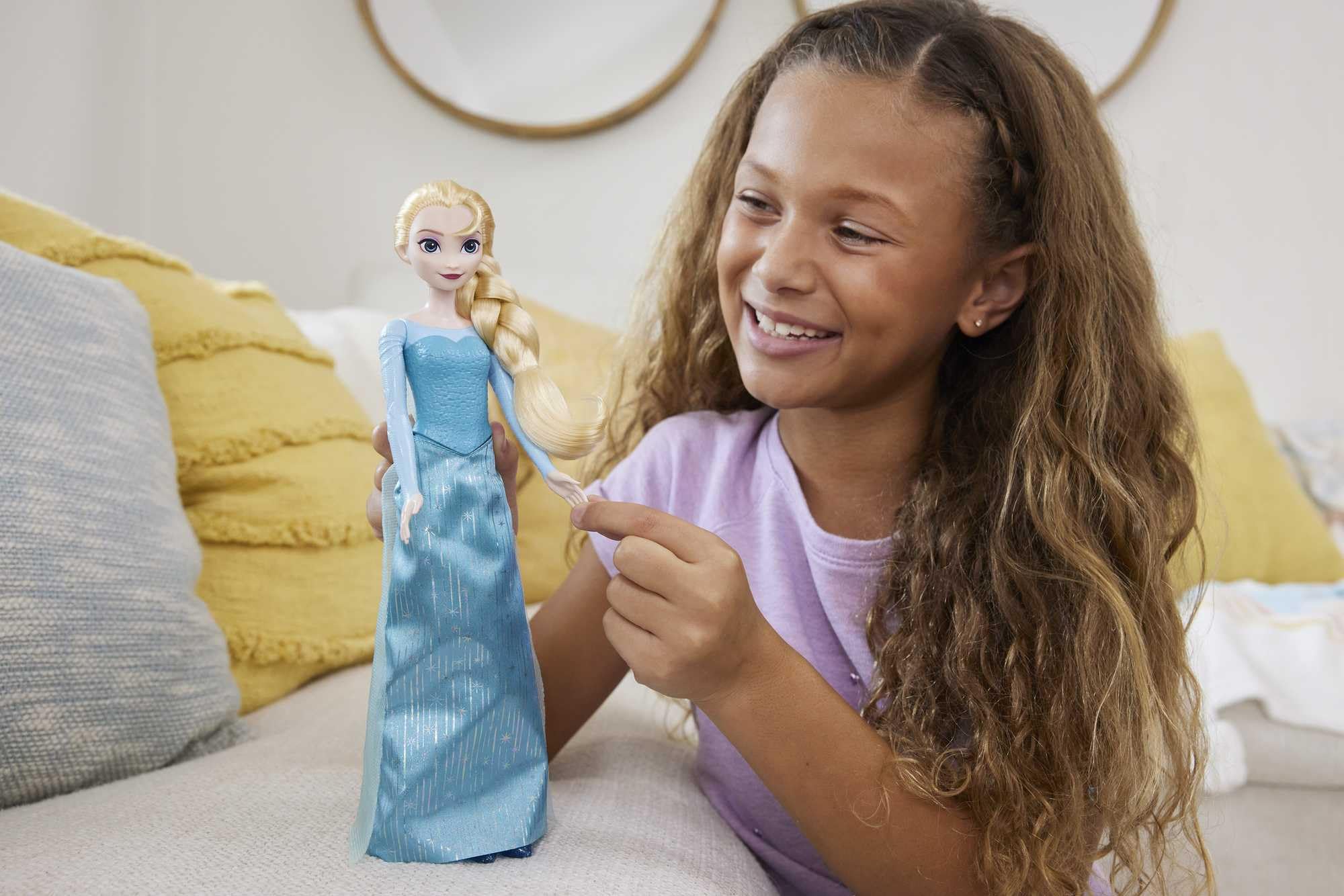 Mattel Disney Princess Dolls, Elsa Posable Fashion Doll with Signature Clothing and Accessories, Disney's Frozen Movie Toys