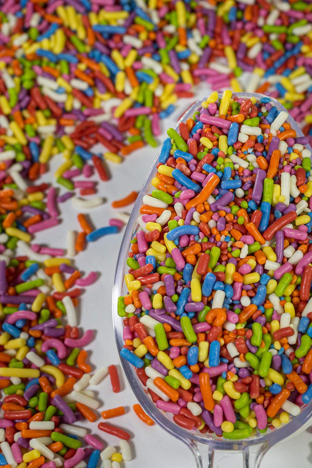 100% NATURAL RAINBOW SPRINKLES - NATURAL COLOR, DAIRY FREE, NUT FREE, GLUTEN FREE, SOY FREE, VEGAN, EGG FREE AND KOSHER ,1.5 LBS. CUPCAKE AND CAKE TOPPER,BULK CANDY, RESEALABLE CONTAINER,COLORFUL